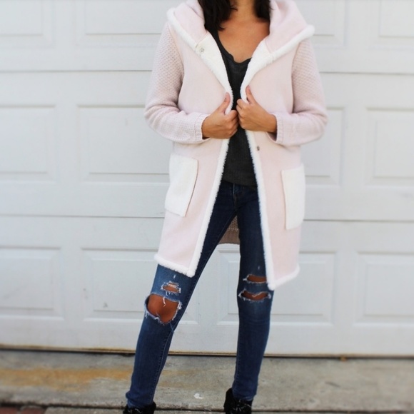 🆕️//Winter Collectio// soft pink coat w hoodie - Picture 2 of 8